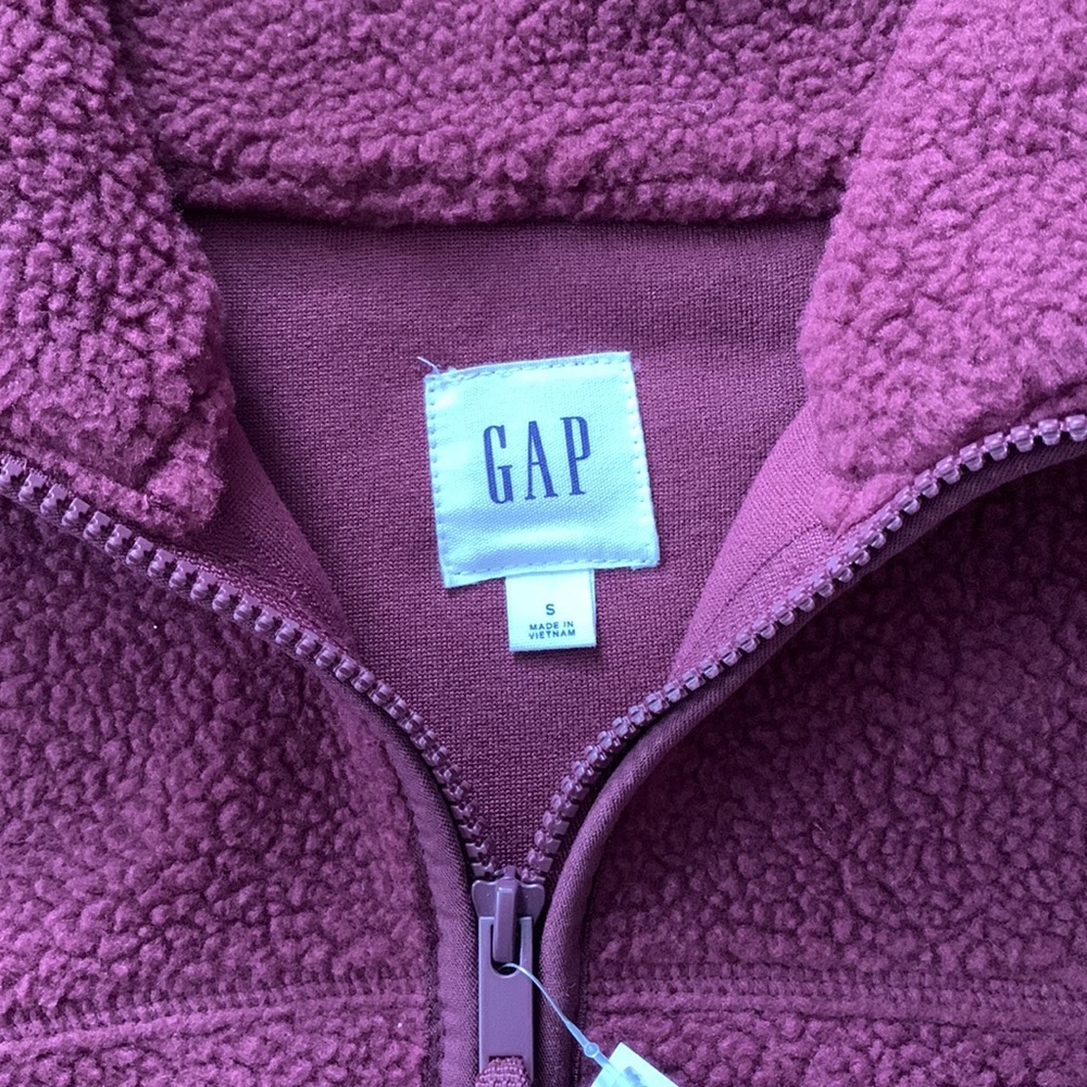 🎄GAP plum colored sherpa fleece zip up. Size S. NWT. - Picture 3 of 8